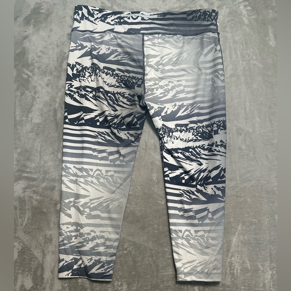 Nike Dri-Fit Cropped Leggings Women’s 1X Grey White Stripe Pocket Drawstring - Picture 2 of 8